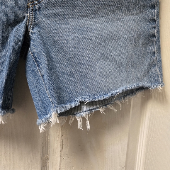 Levi's 501® Women's Mid Thigh Shorts 85833-0002 in Denim - Picture 4 of 10